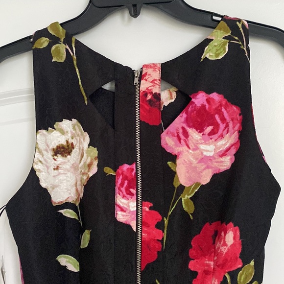 Danny and Nicole size 8 beautiful textured material - Picture 5 of 5